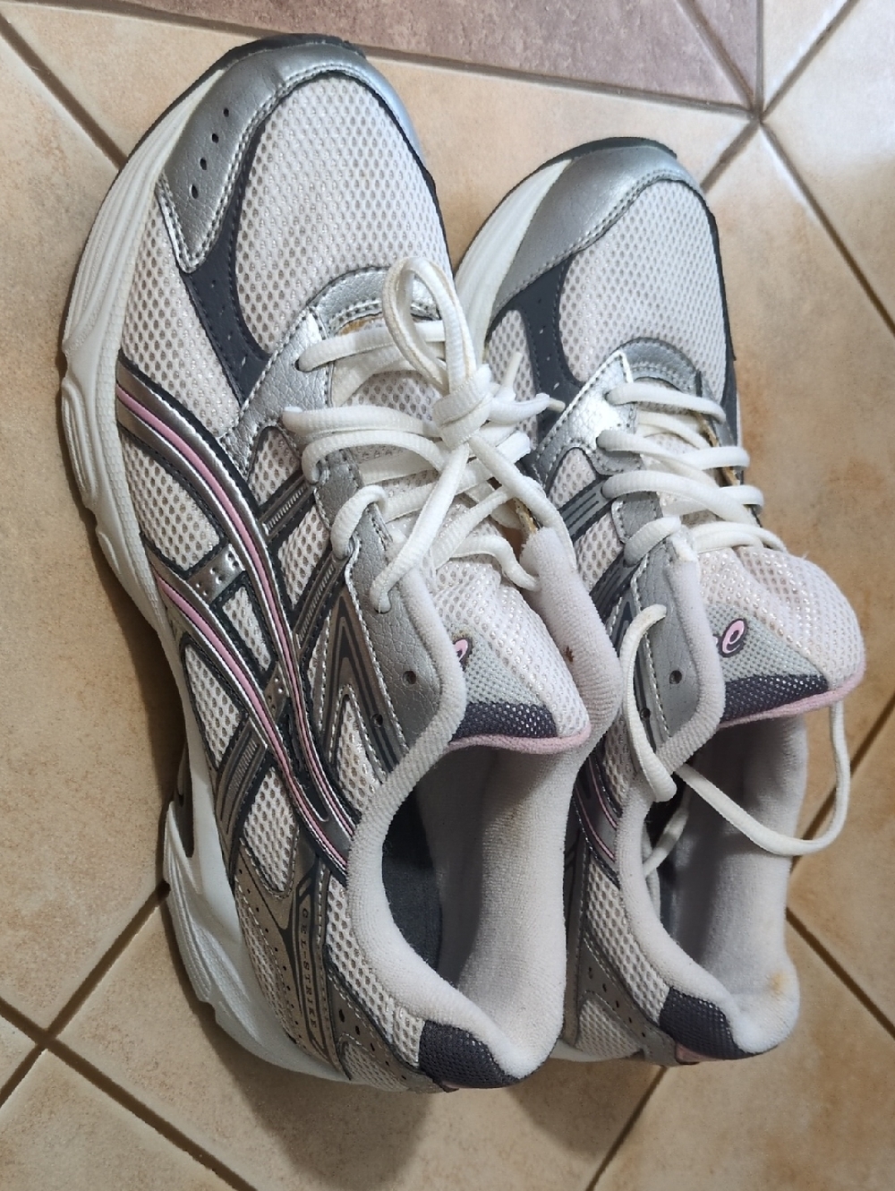 Asics White Silver & Pink Women's Athletic Running Shoes Women Size 10